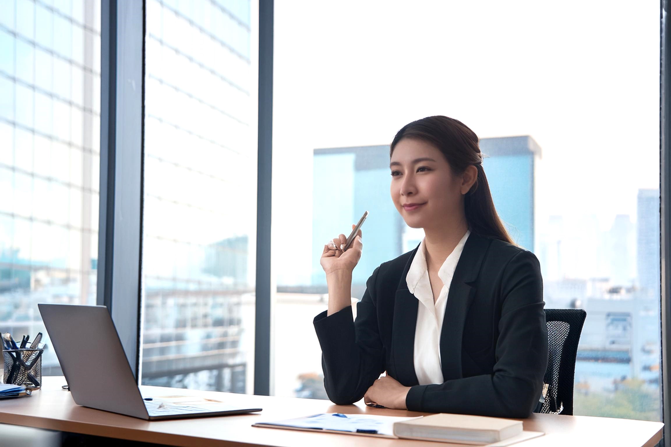 編集者として働く女性